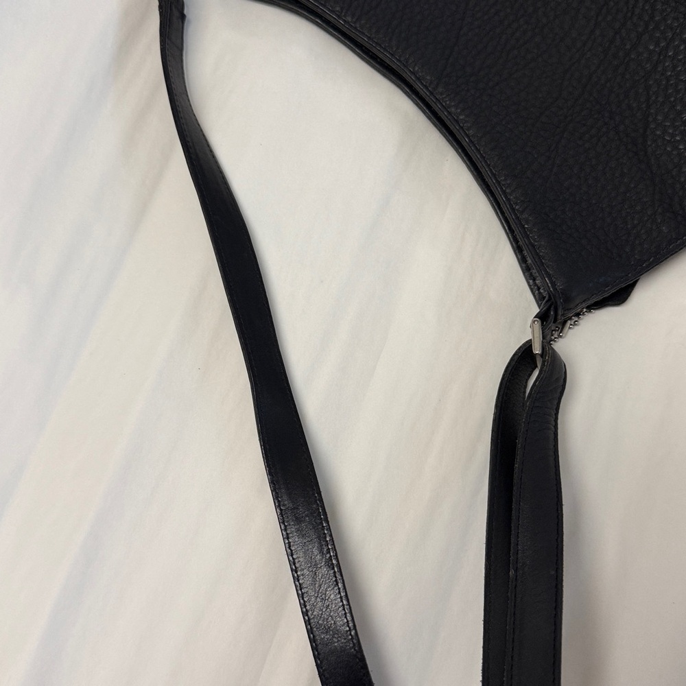Vintage Coach Black Leather Crossbody Bag w/adjustable strap - Picture 13 of 13